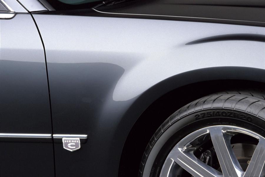  Chrysler 300C Concept 2003 года  (фото 36 из 69)
